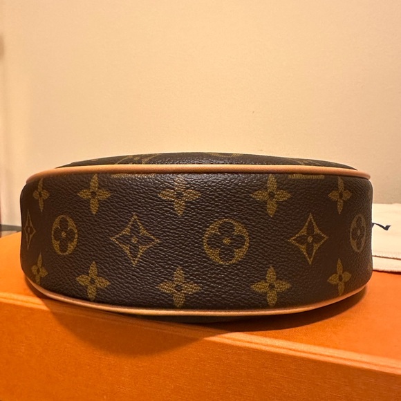AUTHENTIC Louis Vuitton Loop Monogram Handbag - Picture 8 of 9